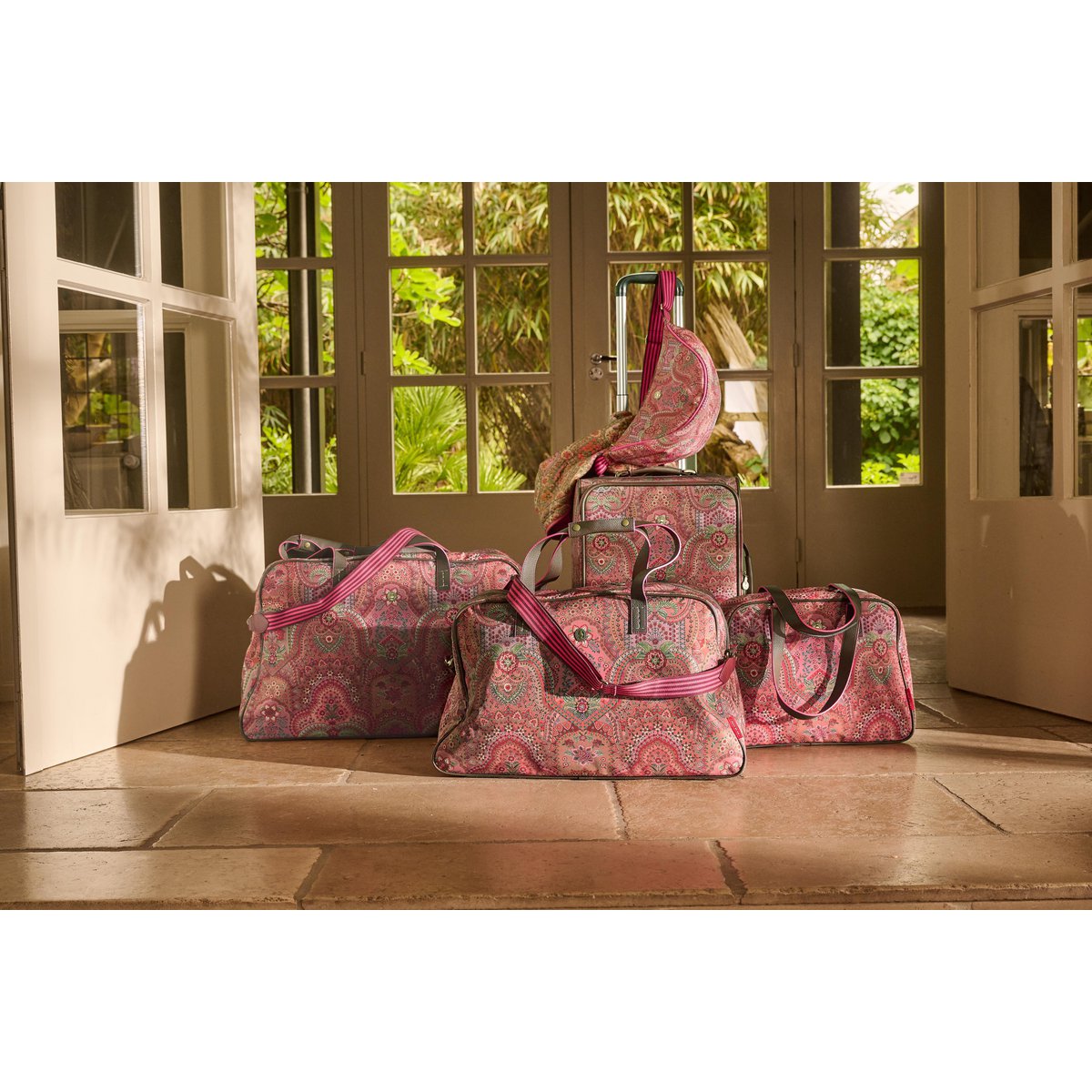 Tovy Weekend Bag Small Jabali Red 40x15x30cm