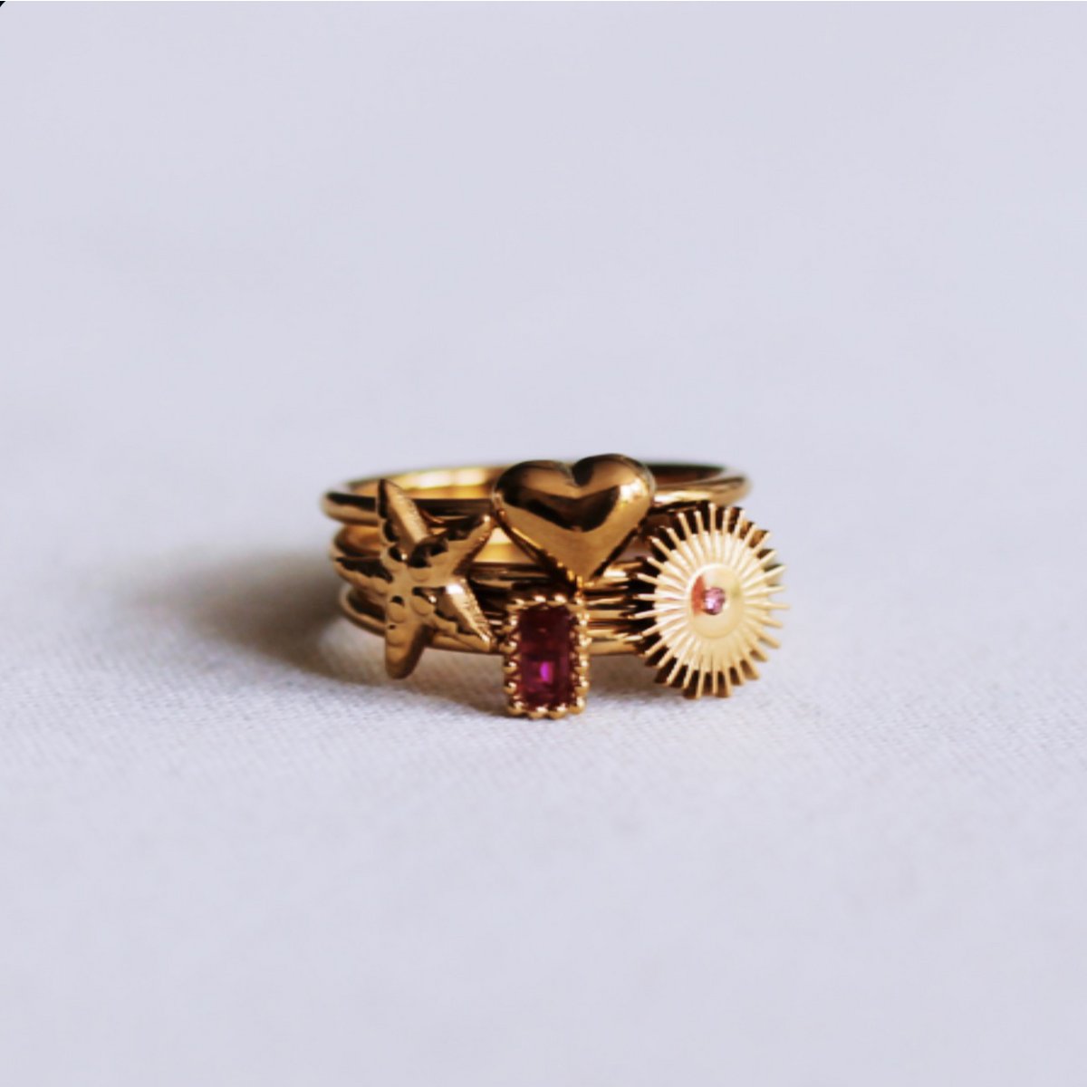 Minimalistischer Ring mit Seestern