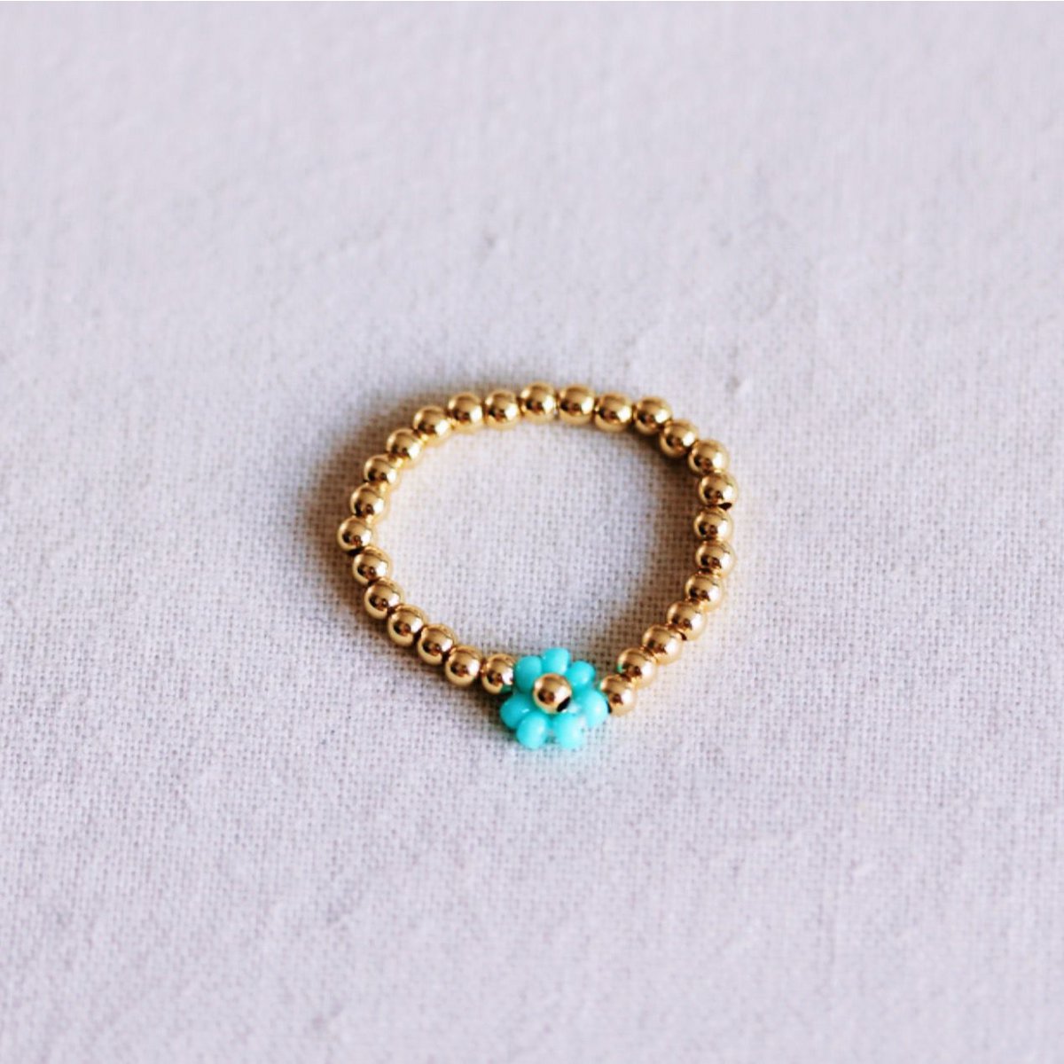 Elastischer Perlenring mit Blume - Minze