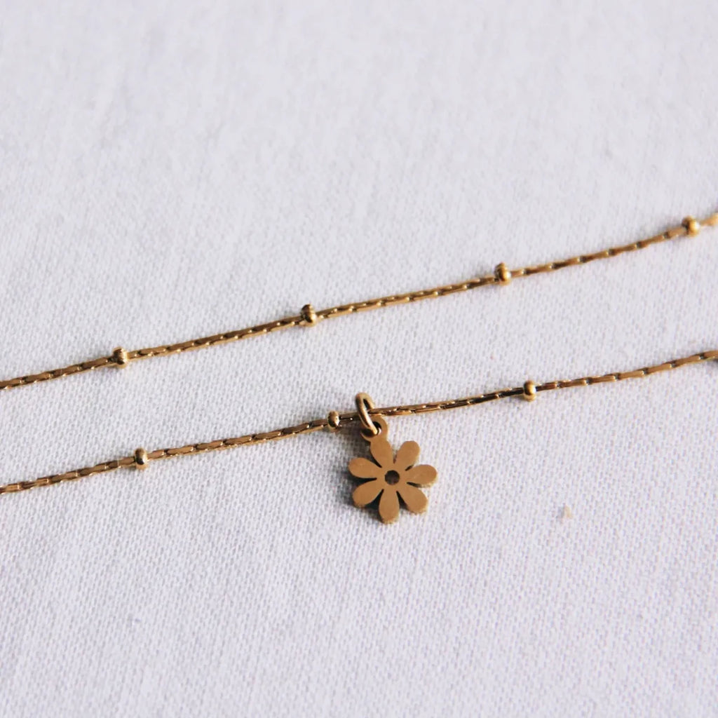 Feines Fußkettchen mit Gänseblümchen – Gold