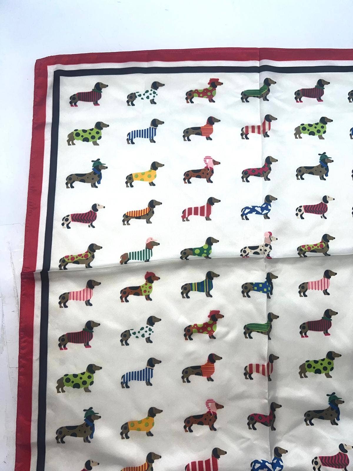 D-500 Foulard mit Seidengefühl 70x70: Noir