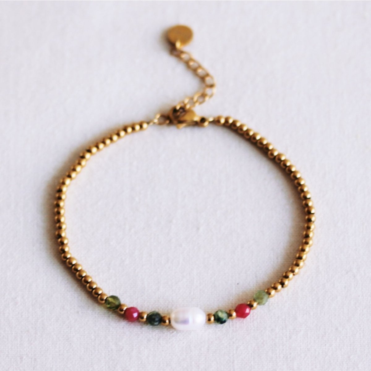 Perlenarmband mit Perle und Facetten - Grün/Kirschrot