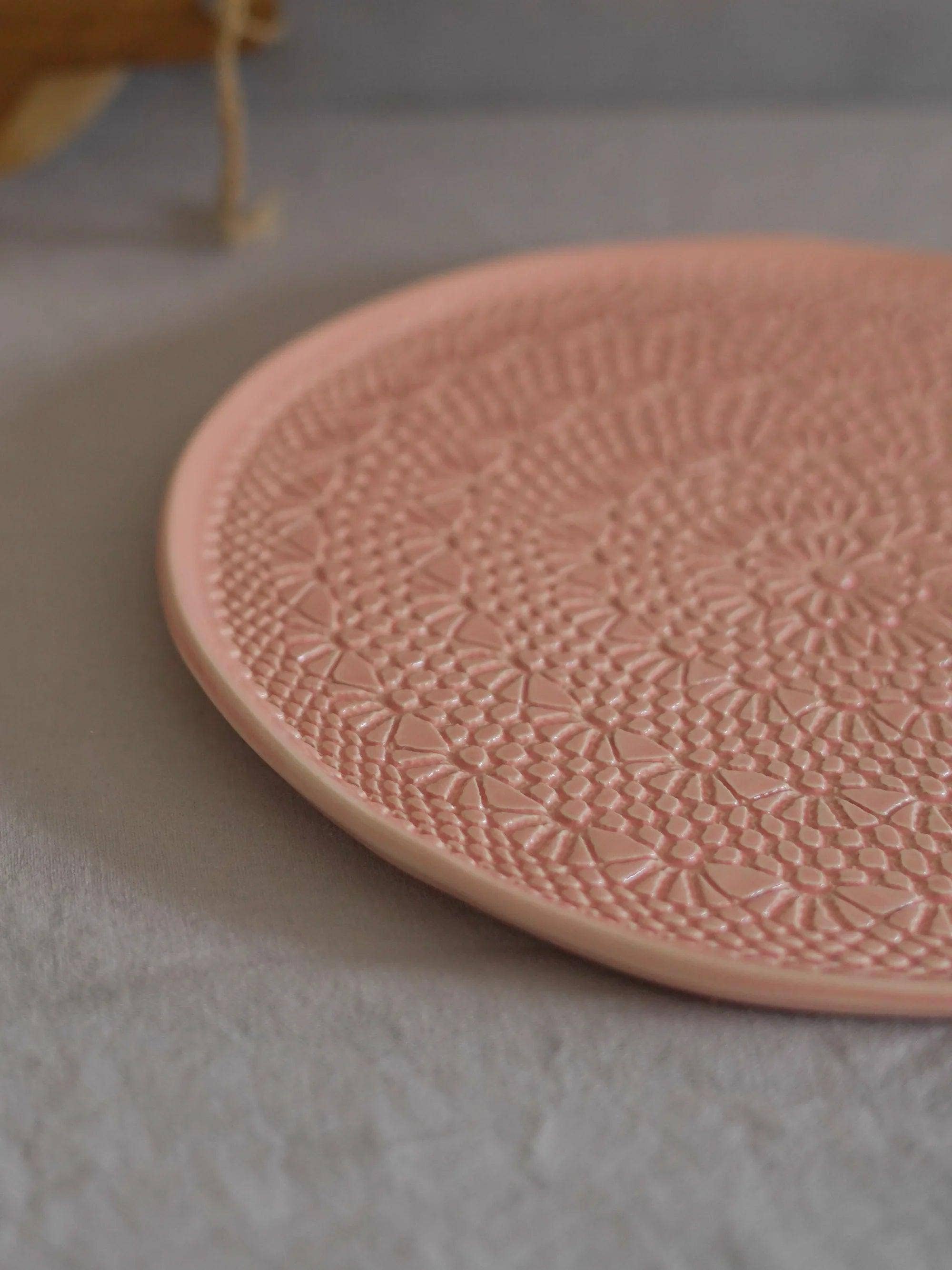 Kuchenplatte mit Häkelmuster: Rosa