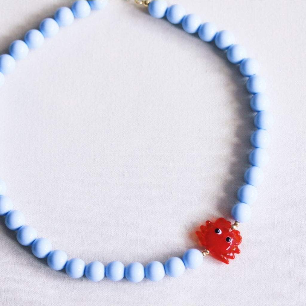 Perlenkette mit Krabbe - Hellblau