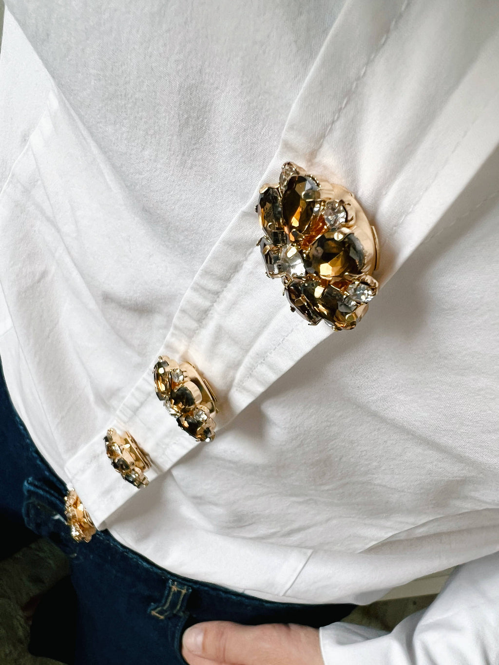 Erika – Braune Perlenblumenknopf-Charms Gold (6 Stk.)