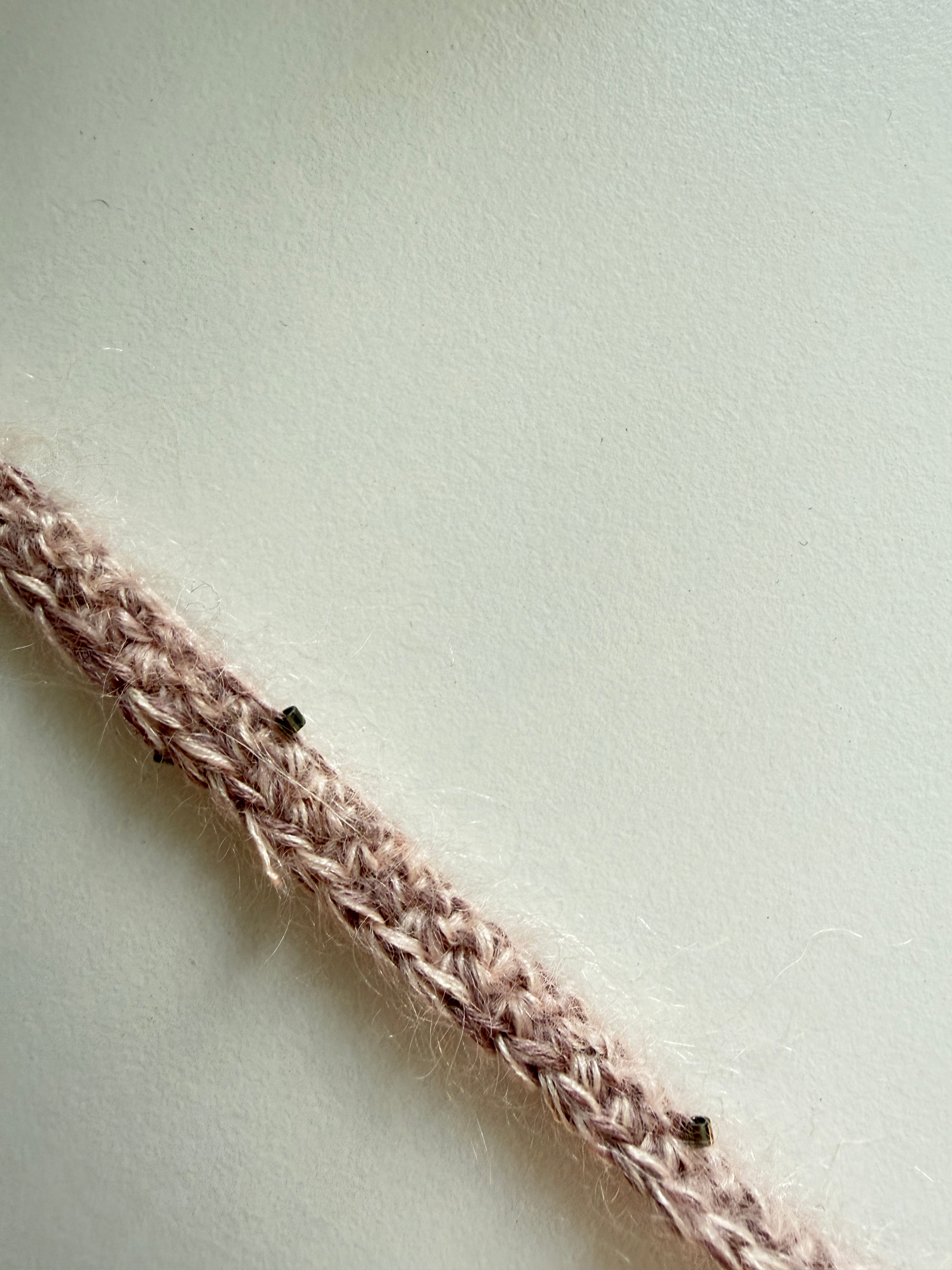 Handgehäkeltes Mini-Dreieckstuch aus Mohair & Seide – Pastell