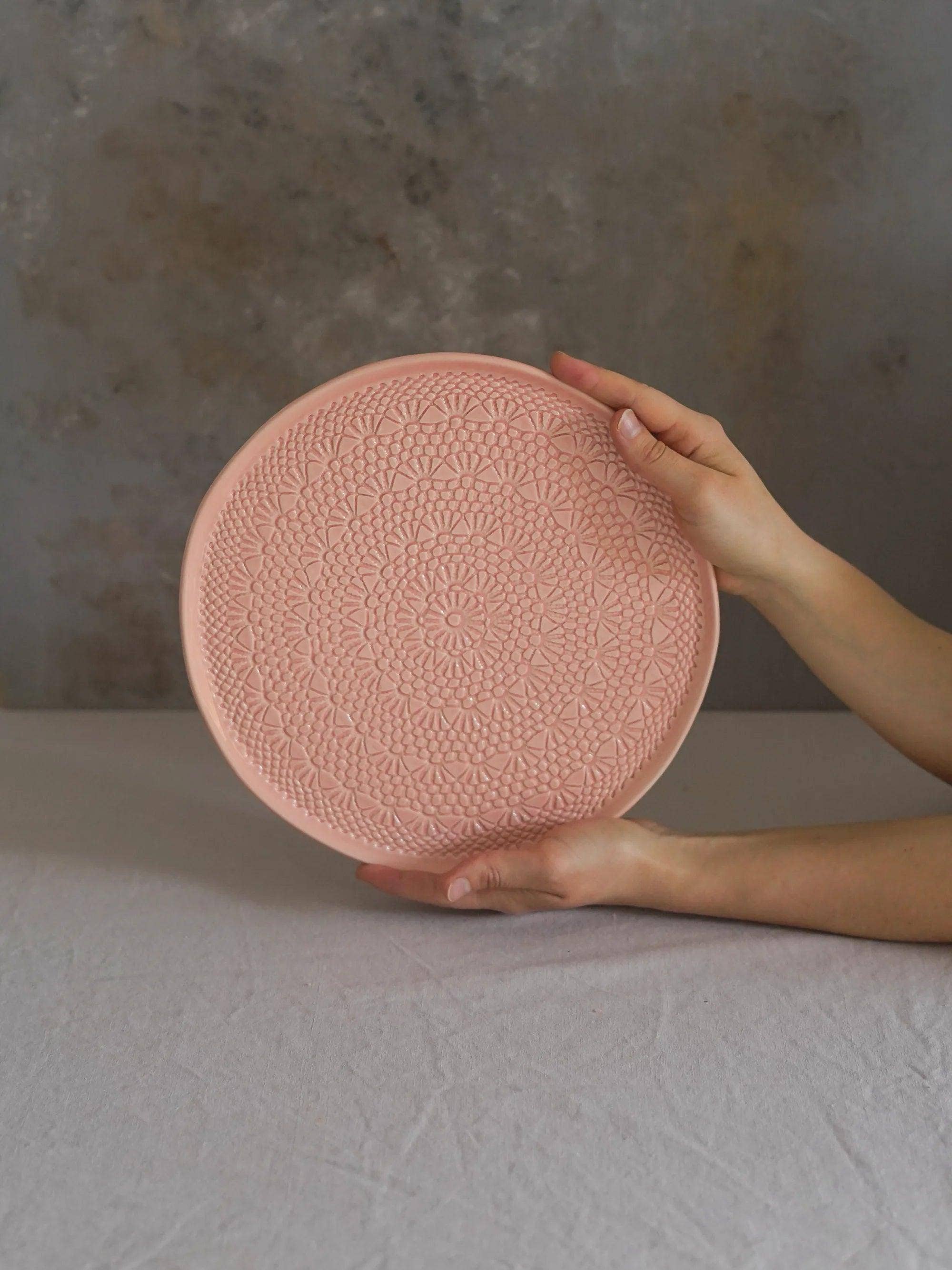 Kuchenplatte mit Häkelmuster: Rosa