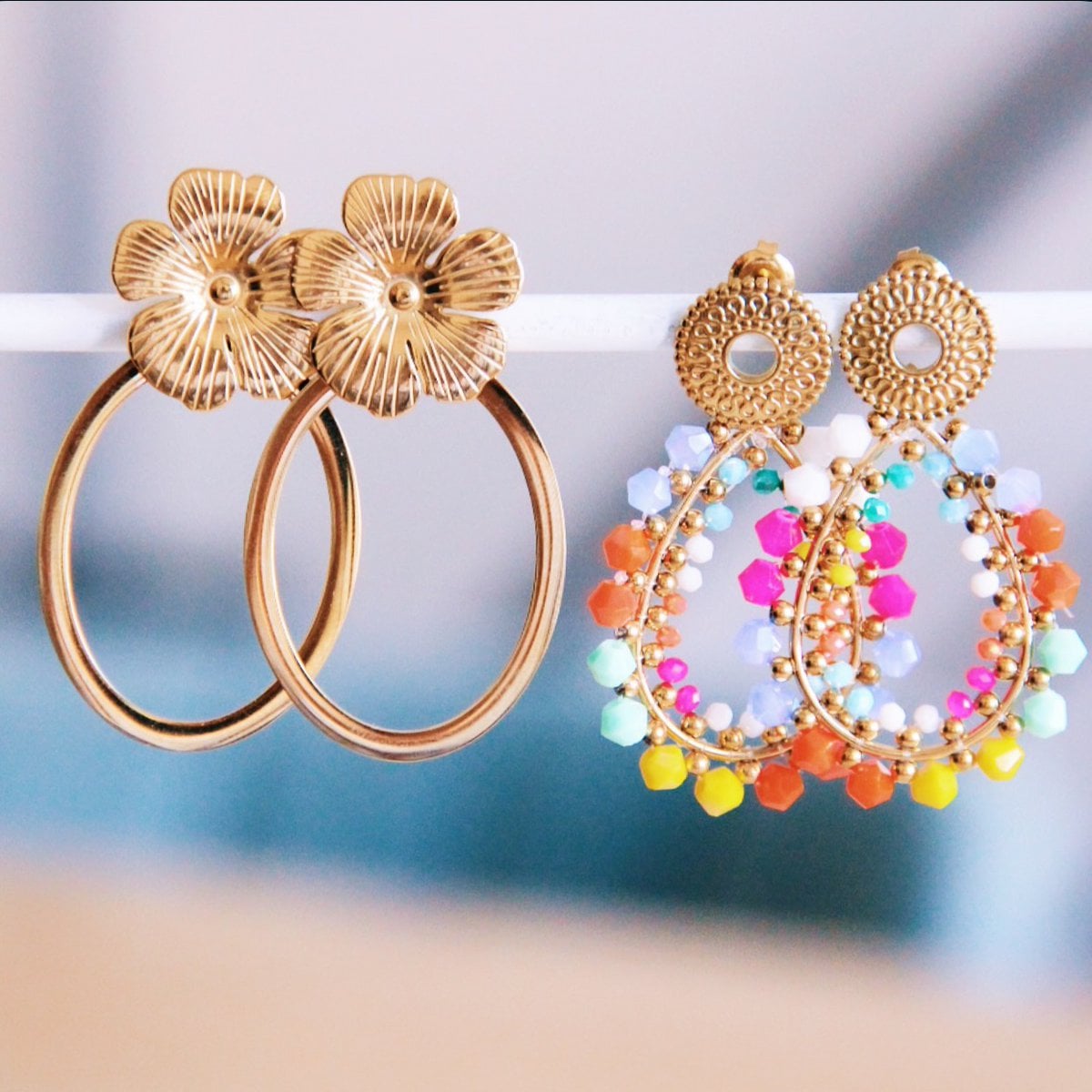 Ovale Statement -Ohrringe mit Blume