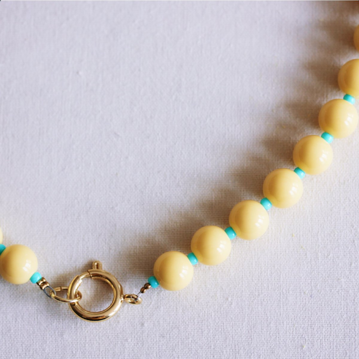 Perlenkette mit Miyuki-Perlen – gelb/mint