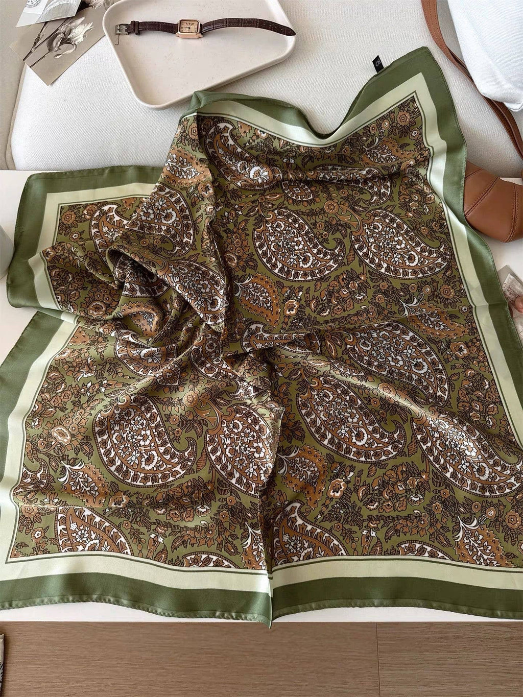 D-371 Seidentuch 70x70 Bandana-Muster: Grün