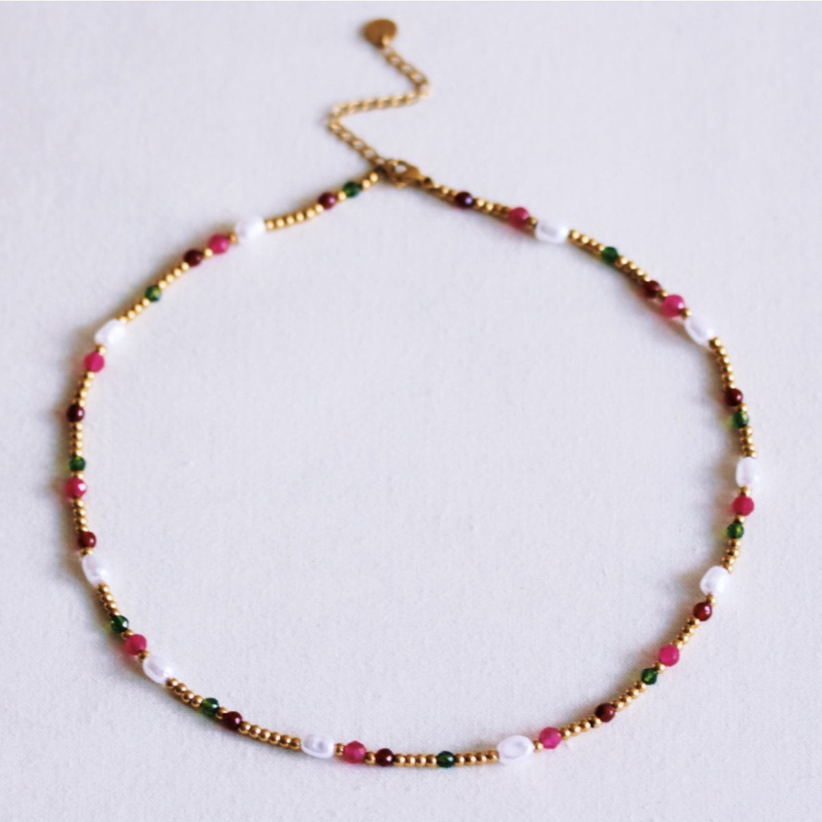 Perlenkette mit Perlen und Facetten - grün/fuchsia/rot
