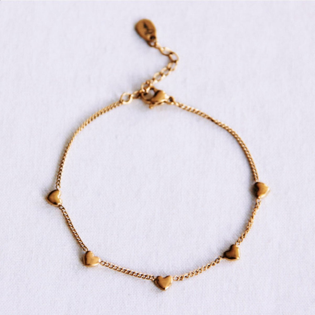 Zartes Armband mit Herzen - Gold